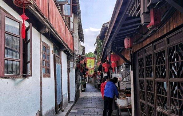 “青”眼最泉州丨寺门悠静倒莲花 古韵流传盈海涯