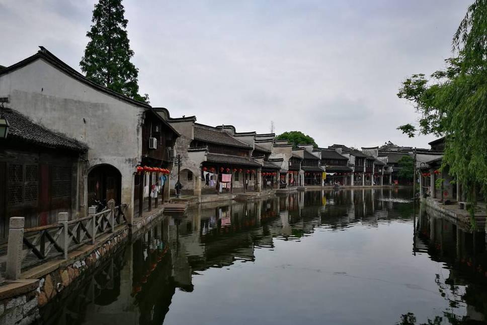 莫文蔚在41岁嫁给了初恋，成为了三个孩子的后妈，如今的她幸福吗？游戏画面